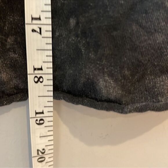 KISS Distressed Graphic Cropped Tee - Picture 6 of 6